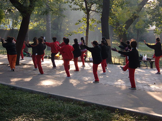 640px-Tai_Chi_Chuan_at_Temple_of_Heaven_on_a_Sunday